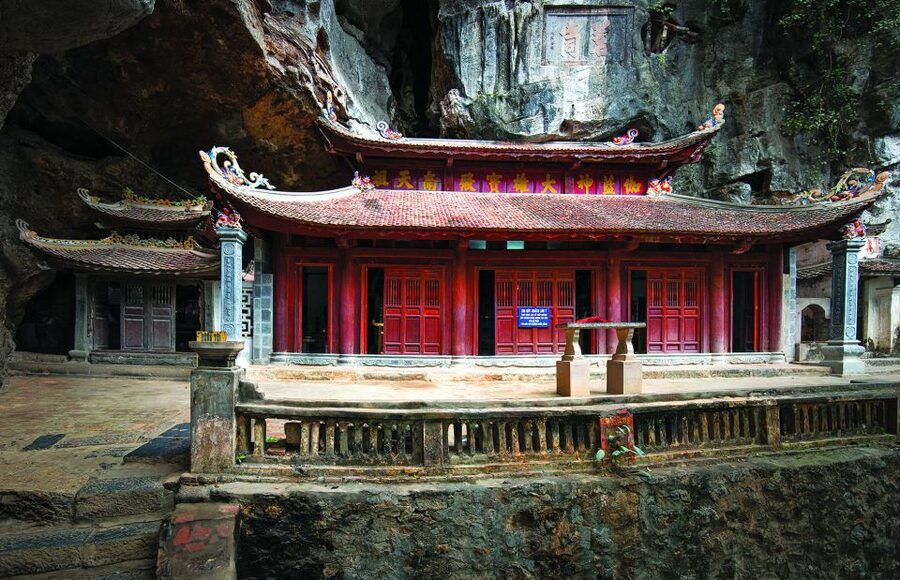 Full Day Trang An, Bich Dong Pagoda, Biking & Family Visit - Trang An Sampan Boat on the Sao Khe River