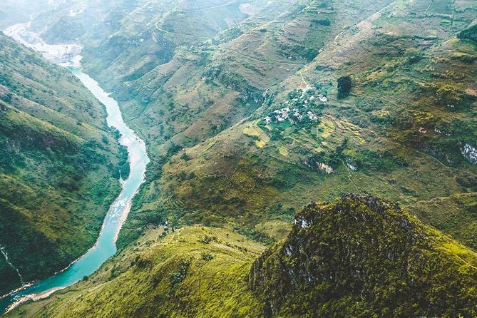 Ha Giang Loop 4 nights 3 days - Day 1: Heaven Gate, Dong Van Karst Plateau, and Hmong royal architecture