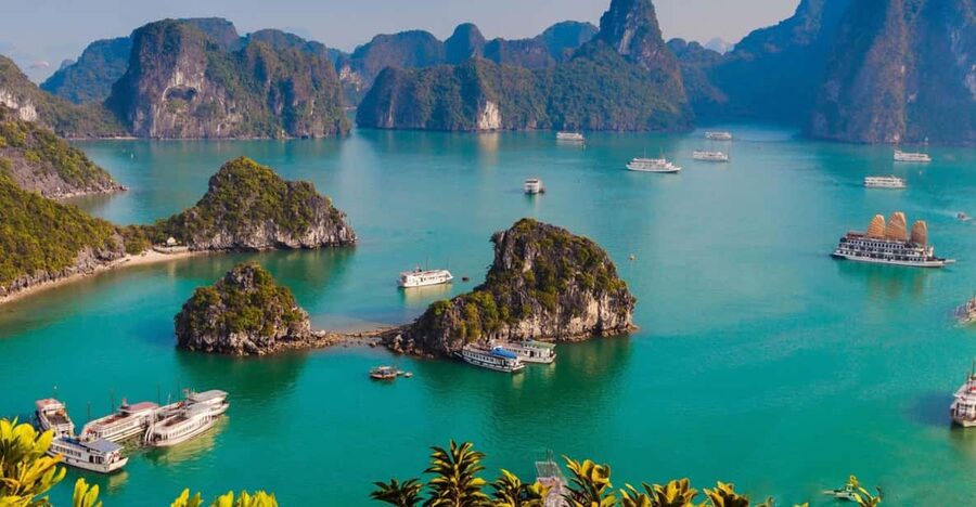 Ha Long 1 Day Luxury Small Group & Kayaking - Luon Cave kayaking: the calm water contrast that makes Ha Long feel special