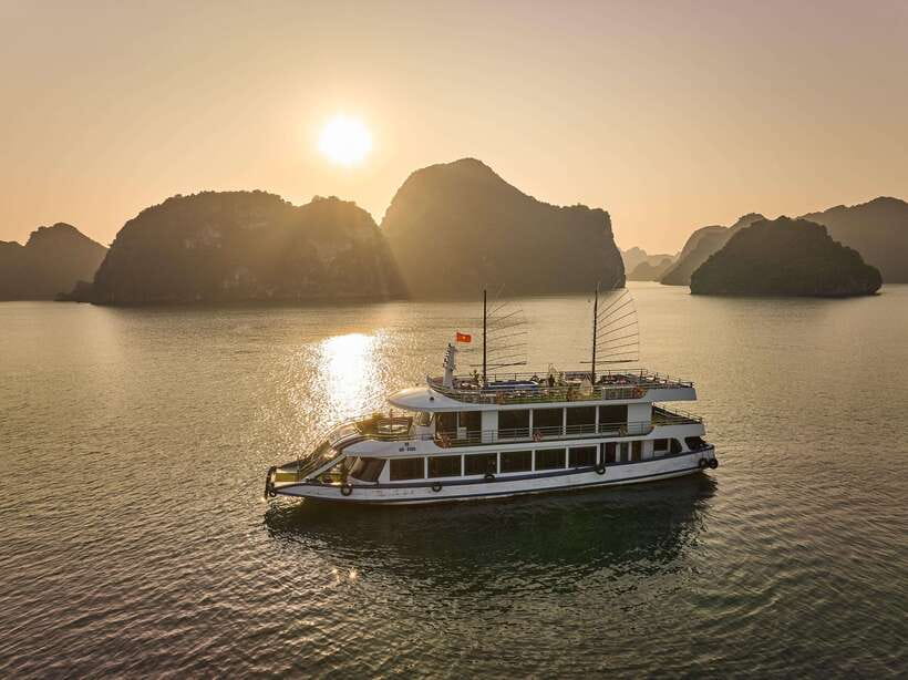 Ha Long & Bai Tu Long bay cruise wt Kayakking & buffet lunch - Key things to know before you go