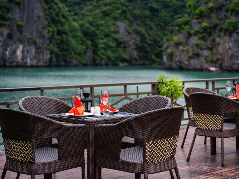 Ha Long Bay: 2-Day Tour with La Pandora Boutique Cruise - Day 2: sunrise on the bay and cave visits by local rowing boat