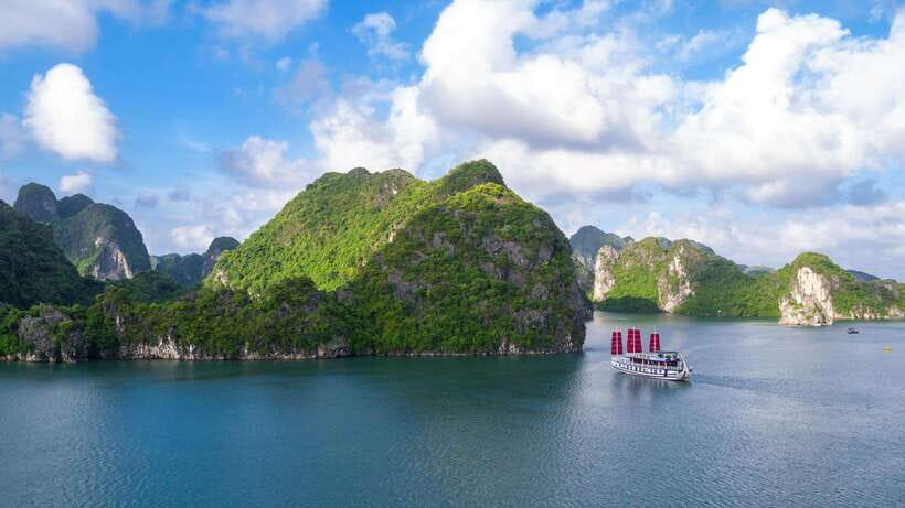 Ha Long Bay - Bai Tu Long Bay Luxury Boat Tour & Transfer - Key things I’d pack your day around