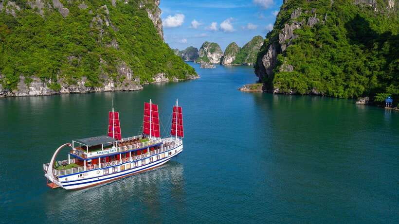 Ha Long Bay - Bai Tu Long Bay Luxury Boat Tour & Transfer - Hanoi pickup to cruise port: the morning tempo