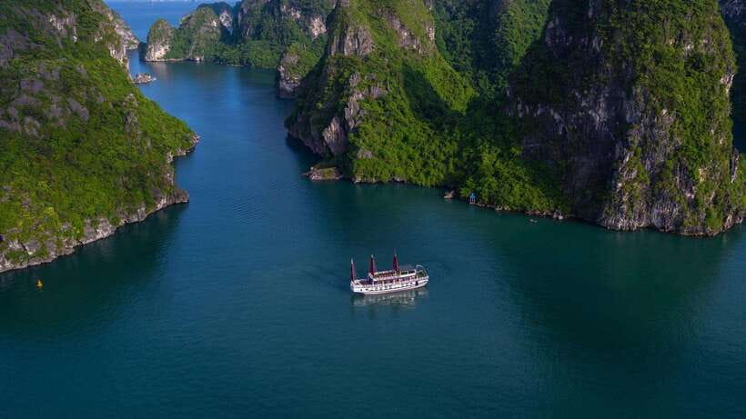 Ha Long Bay - Bai Tu Long Bay Luxury Boat Tour & Transfer - Titop Island: the 360-degree viewpoint plus beach time