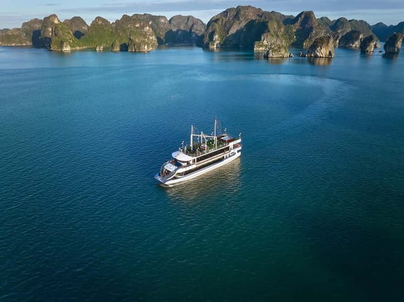 Ha Long Bay- Deluxe Day Cruise, Lunch& Kayaking&Sunset party - Cruising highlights: Fighting Cock Islets and Sung Sot Cave