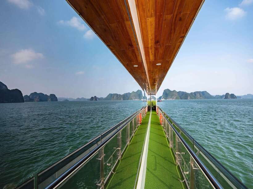 Ha Long Bay Luxury Full Day Cruise| Buffet & All Included - Lunch onboard: seafood buffet that stays practical
