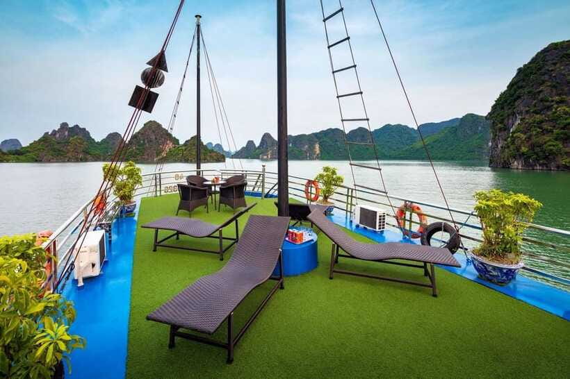 Ha Long Bay Small Deluxe Cruise Day Trip With Kayak & Lunch - Luon Cave kayaking (or bamboo boat) at 16h00