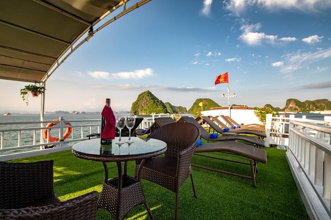 Ha Long bay tour in Middle 3 star cruise - Sung Sot Cave: what to expect and what to watch for