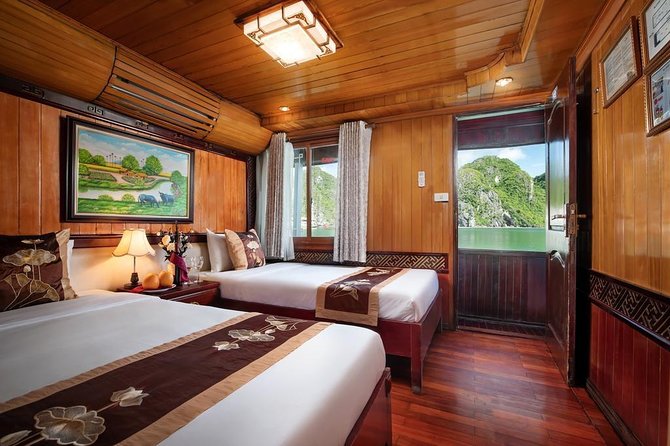Ha Long bay tour in Middle 3 star cruise - Ti Top Island vs Sung Sot: two different kinds of famous