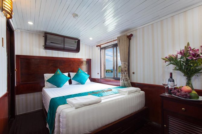 Ha Long bay tour in Middle 3 star cruise - The pearl farm stop: what the visit usually adds