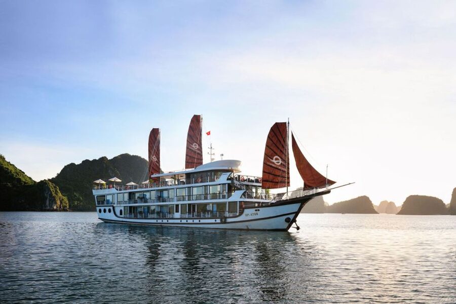 Ha Long & Lan Ha Bays: 2-Day Cruise with Meals & Kayaking - Night on Board: Cabins With Balcony and Bathtub, Plus the Realities