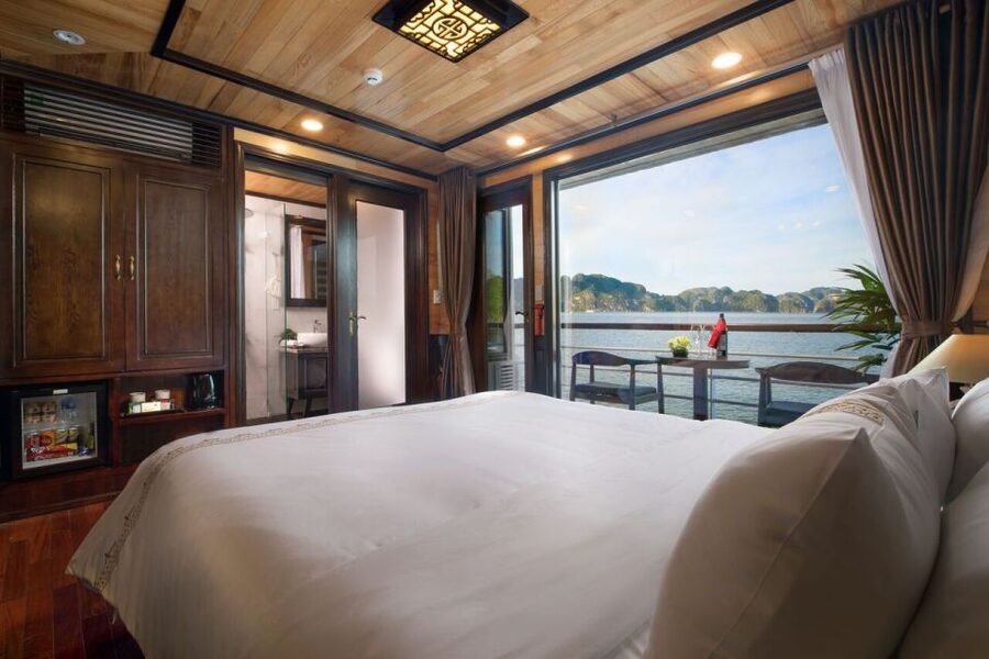 Ha Long & Lan Ha Bays: 2-Day Cruise with Meals & Kayaking - Food and Service: Why the Package Feels Worth It