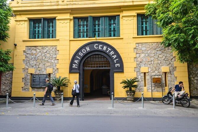 Ha Noi City Day Tour - Hoa Lo Prison: difficult history, and a strong emotional contrast