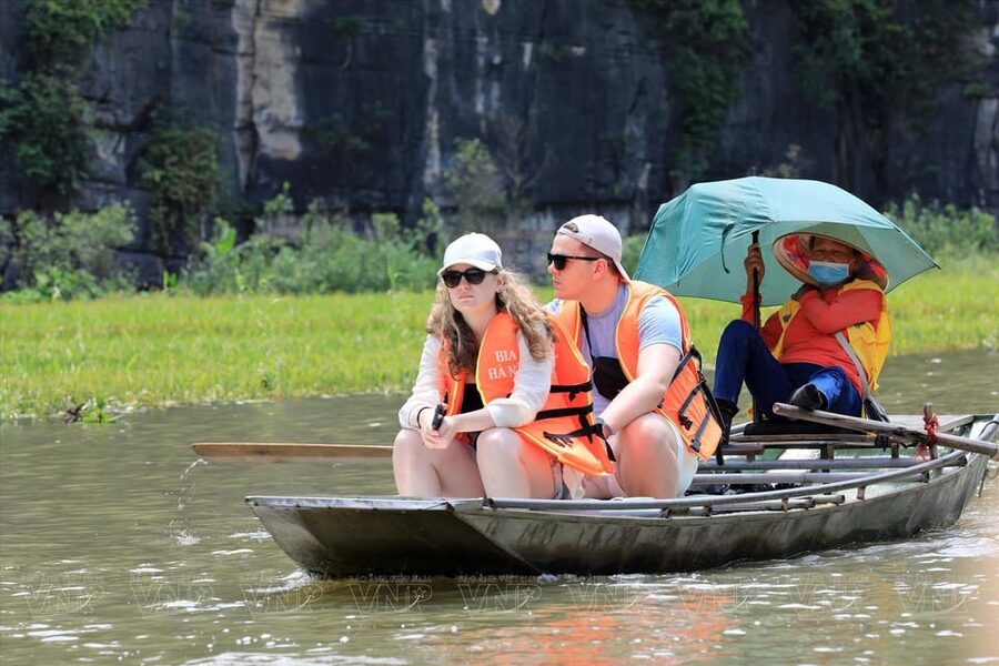 Ha Noi: HOA LU-TAM COC-MUA CAVE ,Buffet Lunch & Cycling - Hoa Lu Ancient Capital and the King Dinh Temple