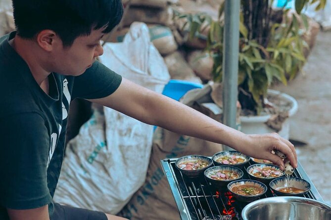 Ha Noi Walking Food Tour, Non Vegetarian,Vegan, vegetarian Option - The guide factor: why the right host changes everything