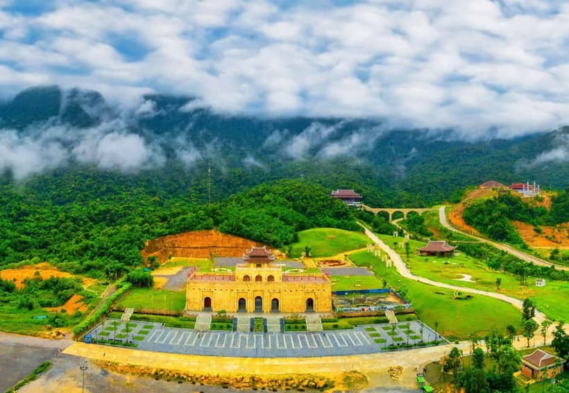 Ha Noi: Yen Tu Mountain - UNESCO Cultural Heritage Day Tour - Lunch and the “real food, not just a stop” feeling