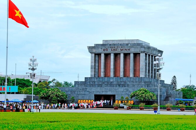 Half City Tour in Ha Noi - Ho Chi Minh Mausoleum: a political monument in the city center