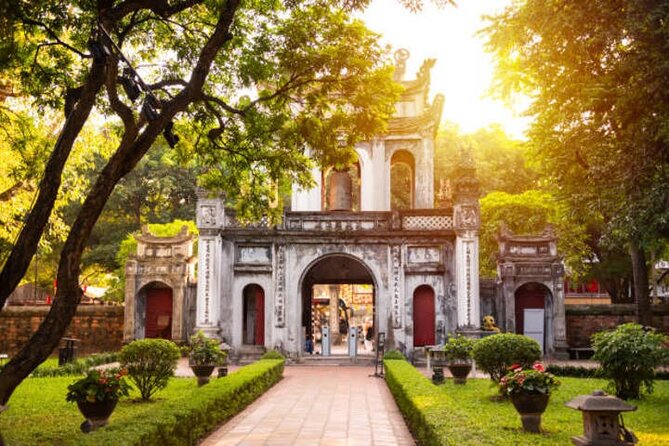 Half City Tour in Ha Noi - Tran Quoc Pagoda by West Lake: Buddhism and an older Hanoi