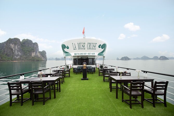 Half Day Explore Bai Tu Long Bay With Lunch, Cave and Kayaking - Lunch on board while the boat sails Mat Quy and Teapot islets