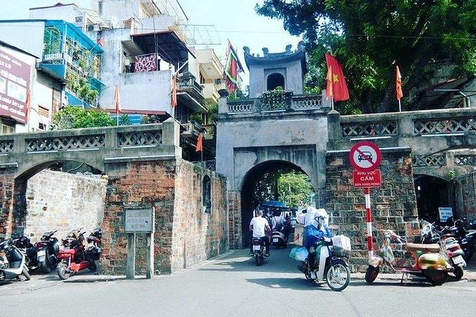 Half-day Ha Noi's Hidden Gems And Historic Sites - Old Quarter by cyclo: the best way to get your bearings