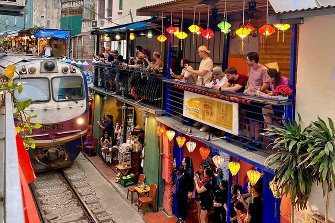 Half-Day Hanoi Highlights and Train Street Experience - Trấn Quốc Pagoda on a West Lake island