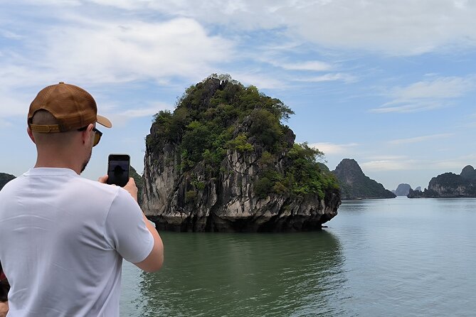 Halong & Bai Tu Long Luxury Day Tour - Fishing village & Kayak - Why Halong and Bai Tu Long in one day makes sense