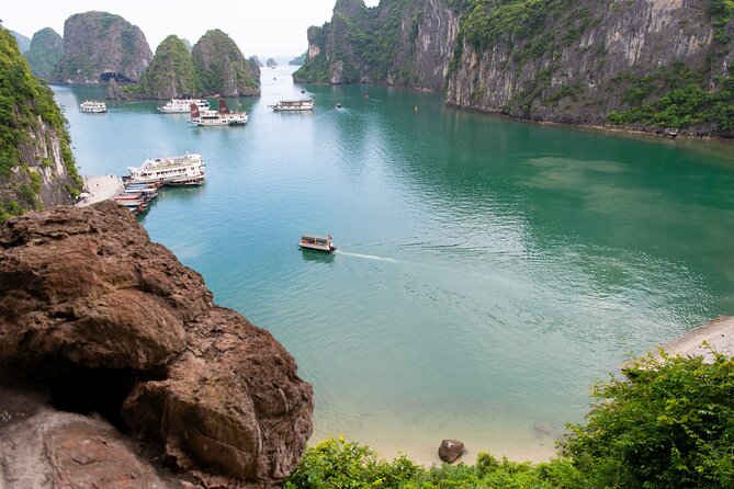 Halong Bay 2 Days 1 Night Traditional Boat - Food and cabins: the honest value of a shared cruise