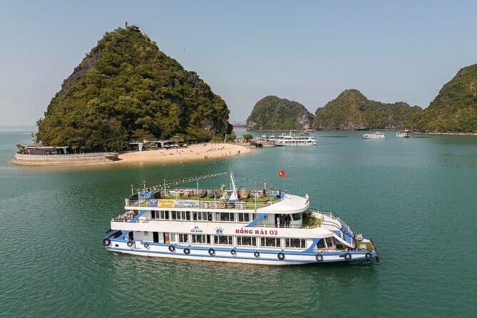 Halong bay 4 hours boat tour from Halong city with 2 caves, kayak - Hon Dinh Huong islet and Hon Ga Choi rock: quick scenic beats that work