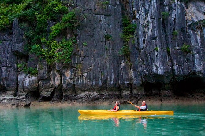 HaLong Bay Day Cruise with Kayaking, Swimming, Hiking and Lunch - Stop one: the onboard breakfast break in Hai Duong