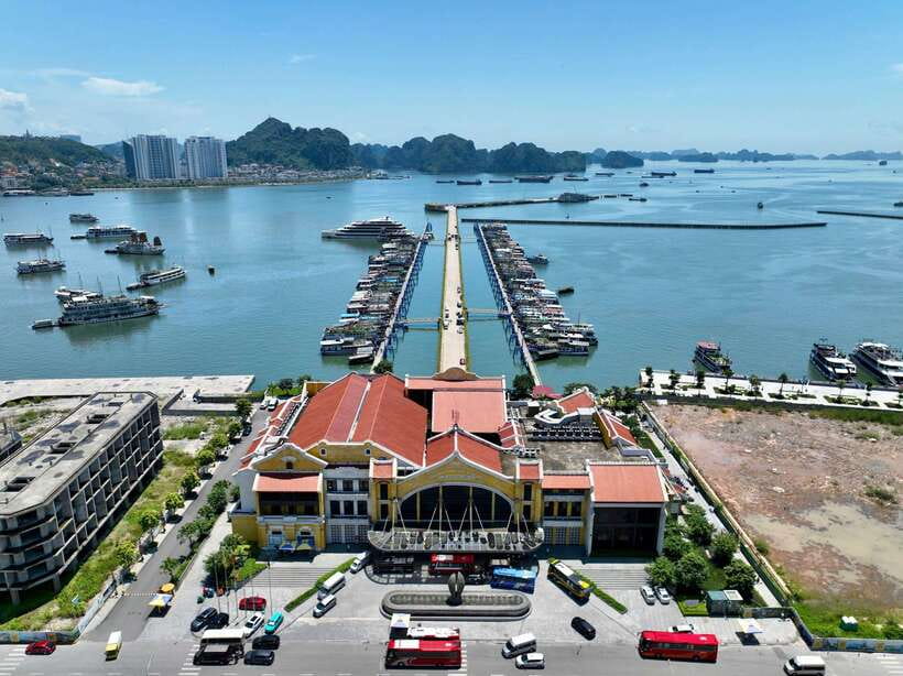 Halong bay day tour: Best seller IRIS CRUISE with live band - Key Things That Make Iris Cruise Worth a Look