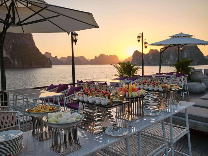 Halong bay day tour: Best seller IRIS CRUISE with live band - Why Iris Cruise Feels Different From the Usual Ha Long Day Tour