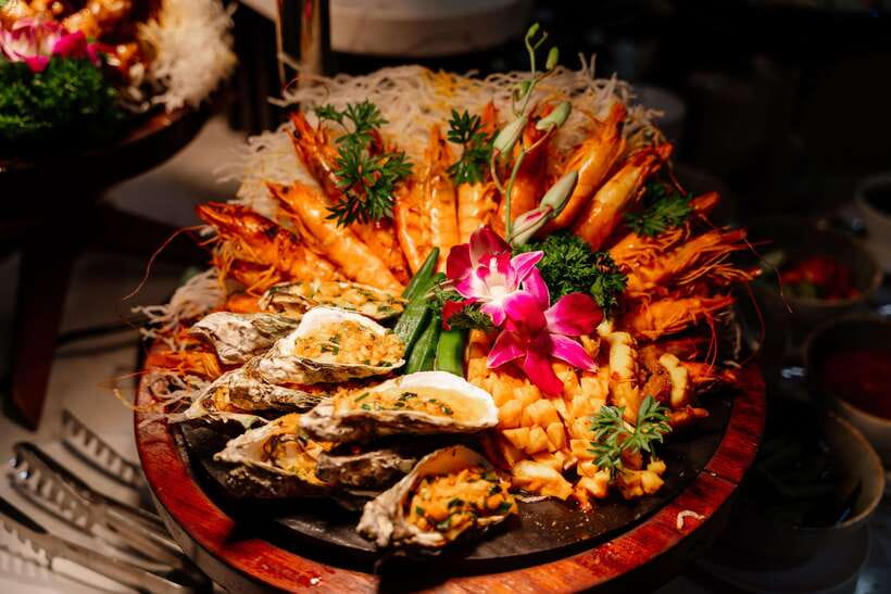 Halong bay day tour: Best seller IRIS CRUISE with live band - Getting to the Port: Limousine Time and a Short Break Before the Water