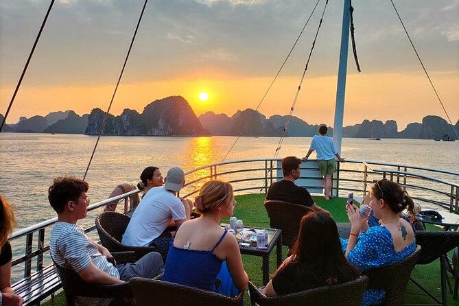 Halong Bay Day Trip 6hour: Buffet Lunch,Limousine bus,small group - Hang Luon Cave and the kayaking option: scenic and active in 45 minutes