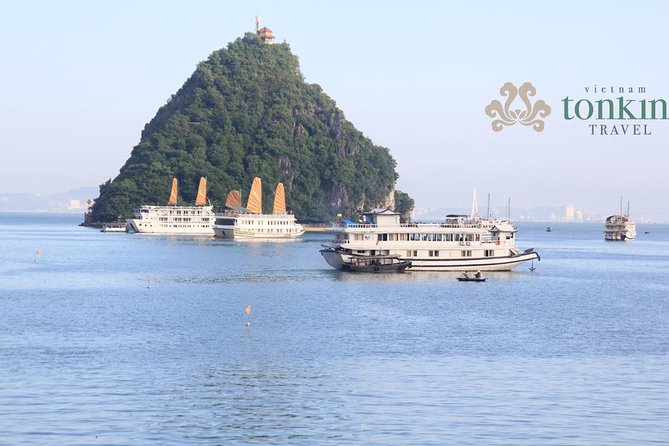 Halong bay deluxe cruise 2 days/ 1 night: kayaking, titop island, surprise cave - Sunset time onboard, and why the food schedule is more than calories