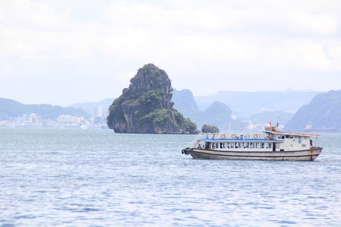 Halong bay Full Day Cruise trip: kayaking, surprise cave, titop island, lunch - Lunch onboard: seafood, timing, and vegetarian planning