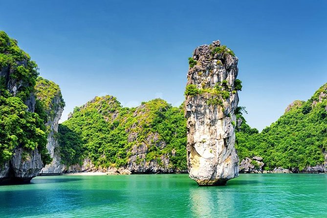 Halong Bay Full Day Tour with All-Inclusive: Boat, Kayak, Island, Cave and Lunch - Dong Thien Cung (Heavenly Palace Cave): where the photos are the point
