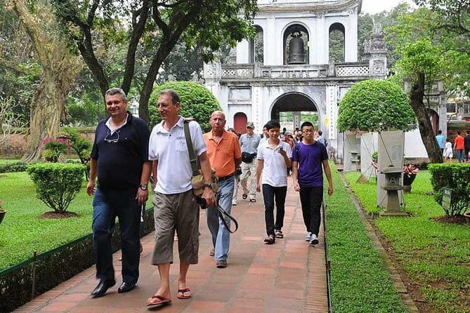 Halong Bay Full Day with All-Inclusive - Surprise Cave and the Bo Hon archipelago: iconic, but go with your eyes open
