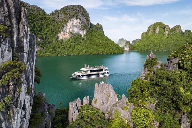 Halong bay Luxur Cruise Day trip: Buffet lunch & Limousine bus - Onboard Check-In, Welcome Drink, and the Buffet Lunch Moment