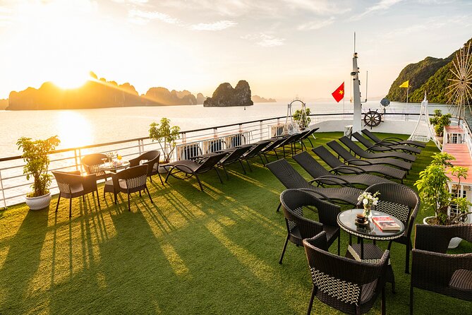 Halong bay Luxury Cruise Day Trip: Buffet lunch & Limousine bus - Crowds, cleanliness, and what to expect in peak season