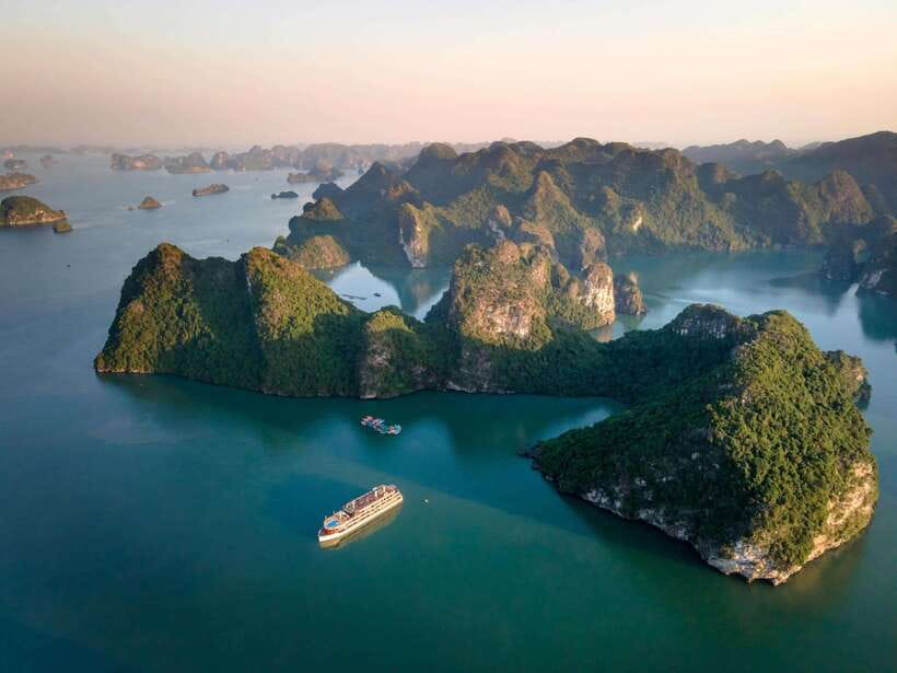 Halong Bay Luxury Cruise: Kayak&Swim,Cave, Party BEST SELLER - The cruise portion: a 6-hour Halong Bay rhythm
