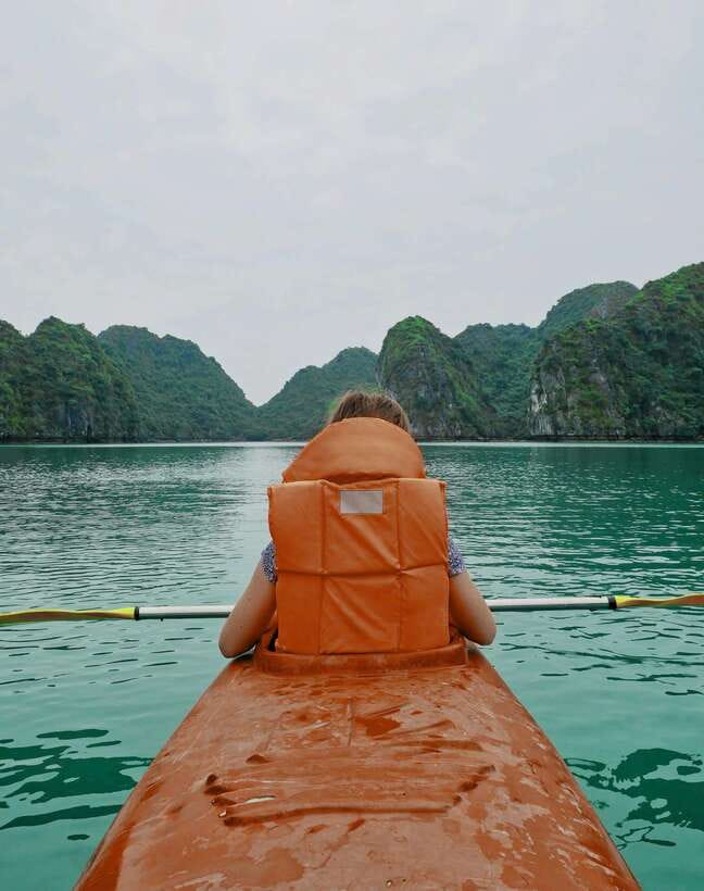 Halong Bay Luxury Cruise: Kayak&Swim,Cave, Party BEST SELLER - The buffet lunch and sunset party that actually feed you