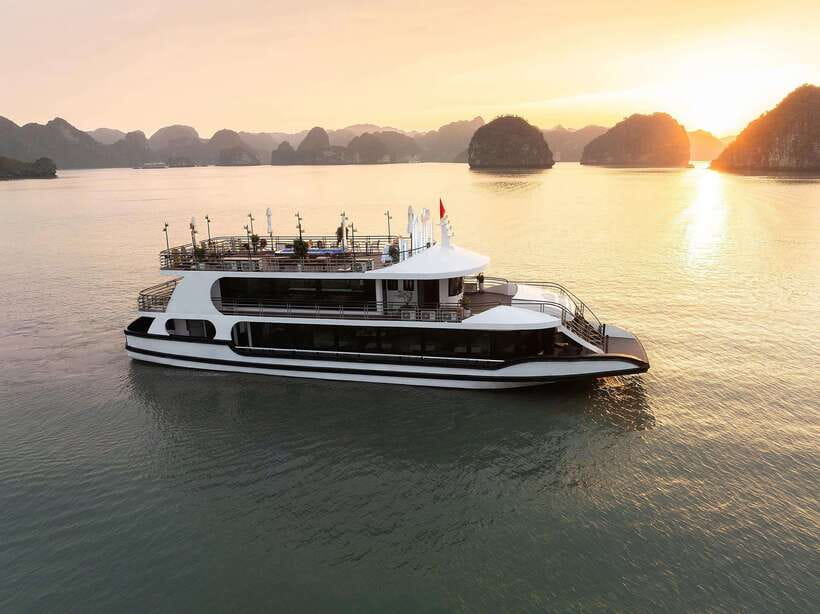 Halong Bay Luxury Cruise: Kayak&Swim,Cave, Party BEST SELLER - Hanoi pickup and the expressway ride, what to expect