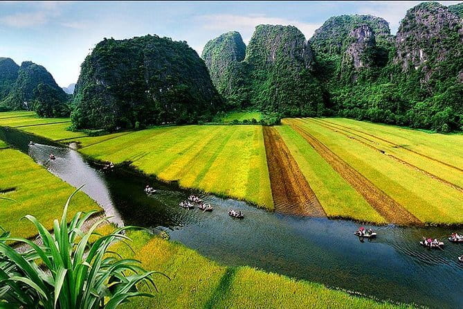 Halong Bay Shore Excursion 6 Hour Private Cruise from Cruise Port - Halong Bay open-water sightseeing, UNESCO-style views