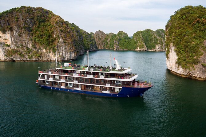 Halong La Pandora Cruise 2days/1Night - Dawn routine on the bay: tai chi and breakfast