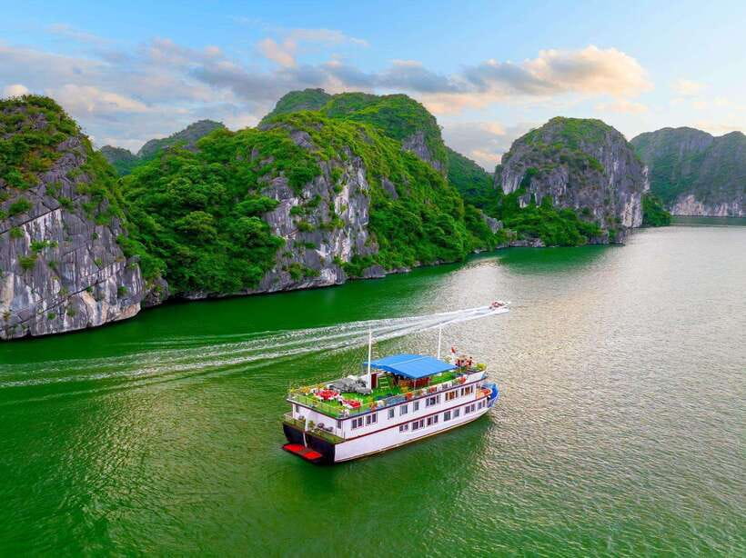 Hanoi: 2-Day Ha Long and Lan Ha Bay Cruise with Kayaking - Day 1: Hanoi to Beo Harbor, then kayaking in Lan Ha Bay