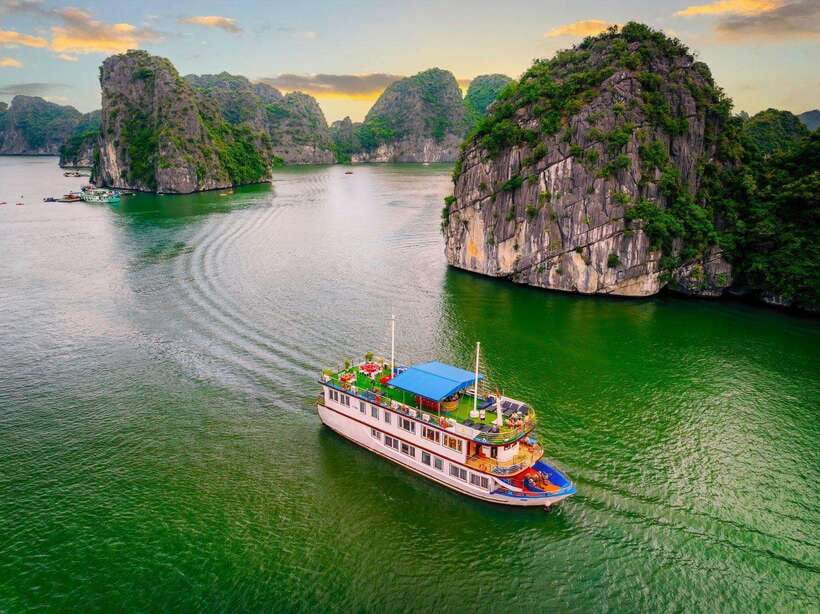 Hanoi: 2-Day Ha Long and Lan Ha Bay Cruise with Kayaking - Cabins, meals, and how the cruise day actually feels