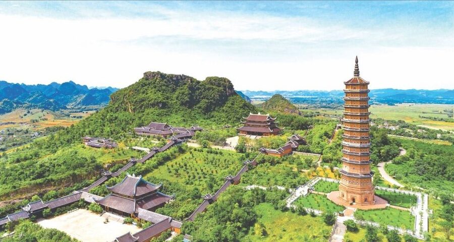 Hanoi: 2-Day Tour to Ninh Binh & Halong Bay With Transfer - Kayaking toward Luon Cave, Titop Island for photos and optional peak views
