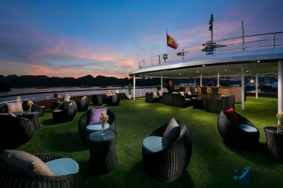 Hanoi: 3-Day Ha Long/Lan Ha Bay Cruise with Private Balcony - Food on board: seafood set menu, vegetarian option, and spring roll class
