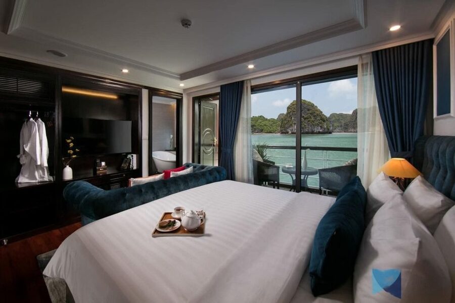 Hanoi: 3-Day Ha Long/Lan Ha Bay Cruise with Private Balcony - Day 1 in Lan Ha Bay’s Ao Ech area, kayaking and sunset rhythm