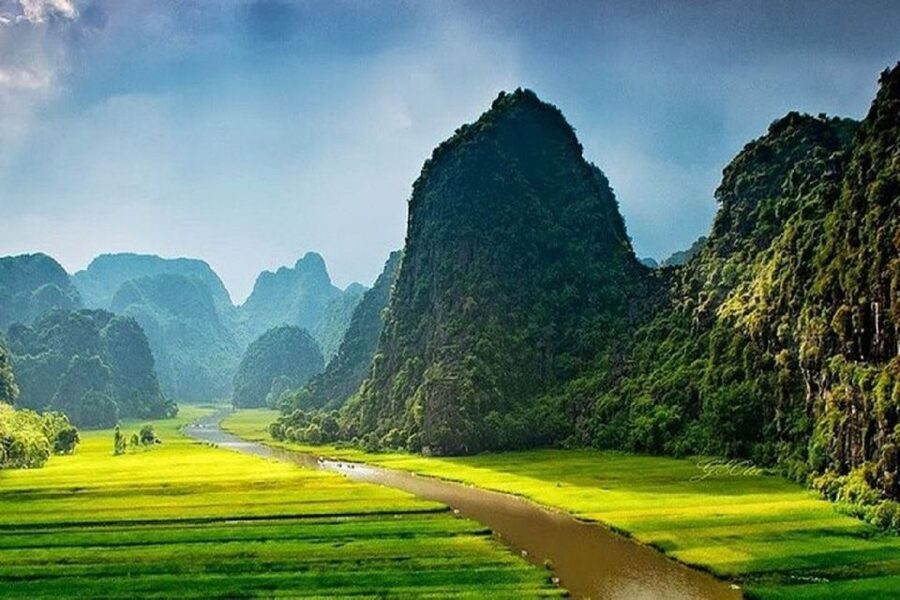 Hanoi: 3-Day Ninh Binh to Bai Tu Long Bay Tour and Cruise - Day 3, Tai Chi on deck and Thien Canh Son cave with its stair climb